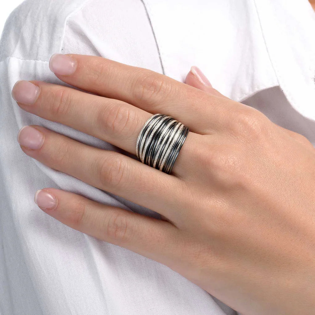 Close-up of Black & White Spirali Ring showing sand-textured 999 silver and blackened gold-filled wire